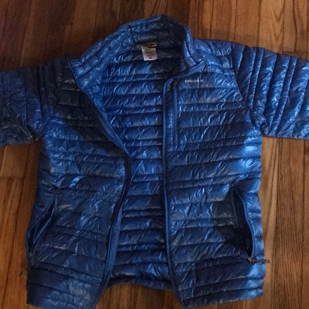 Men’s Patagonia xs thin puffer jacket